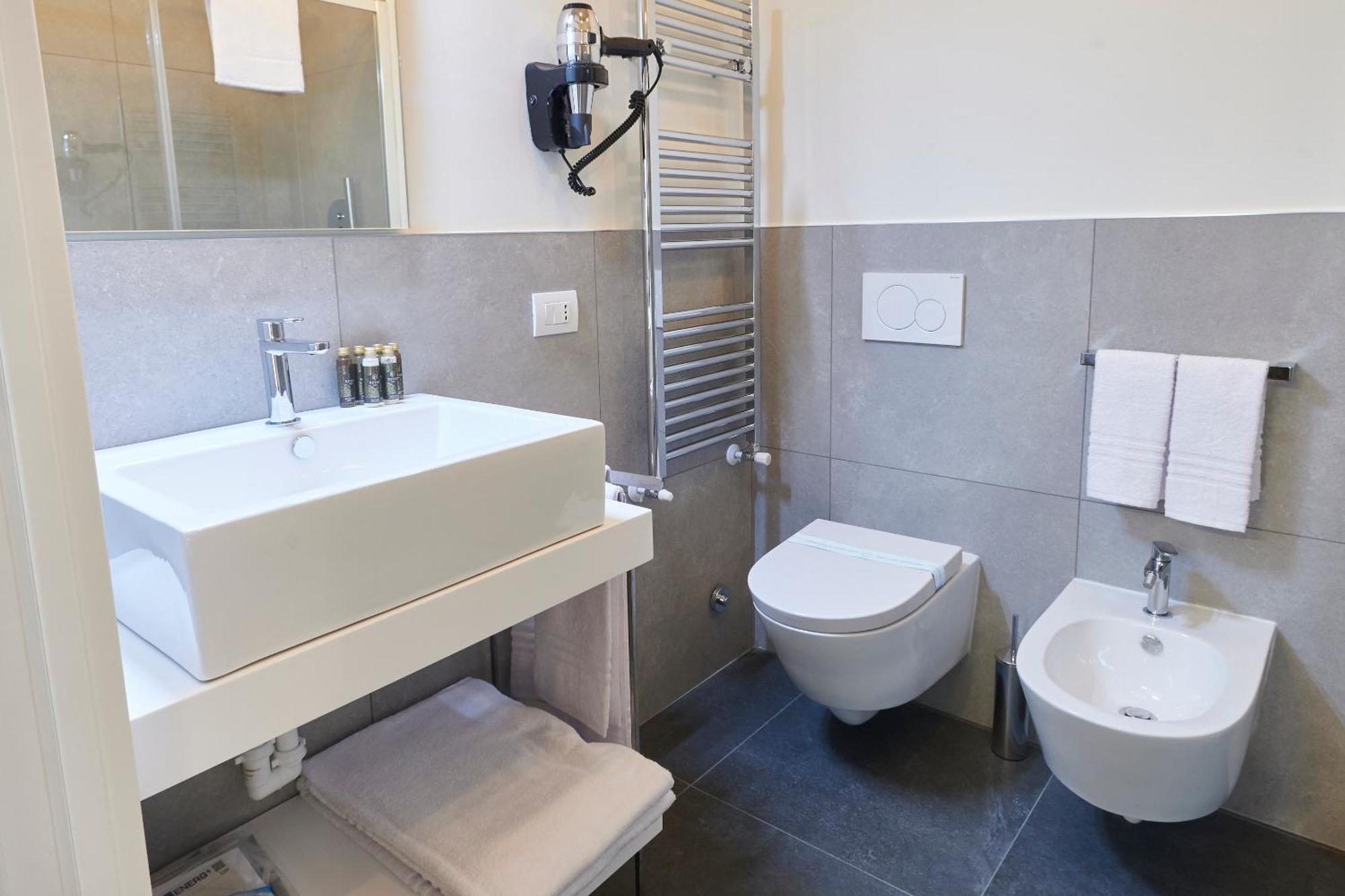 White Ribbon Hotel Милано Екстериор снимка