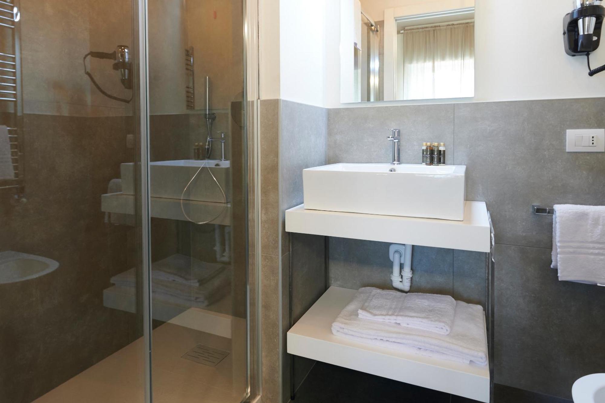 White Ribbon Hotel Милано Екстериор снимка