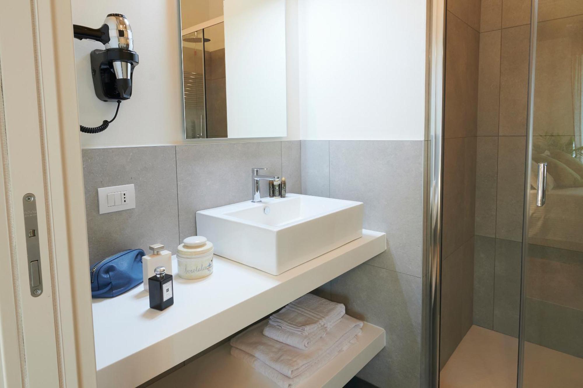 White Ribbon Hotel Милано Екстериор снимка