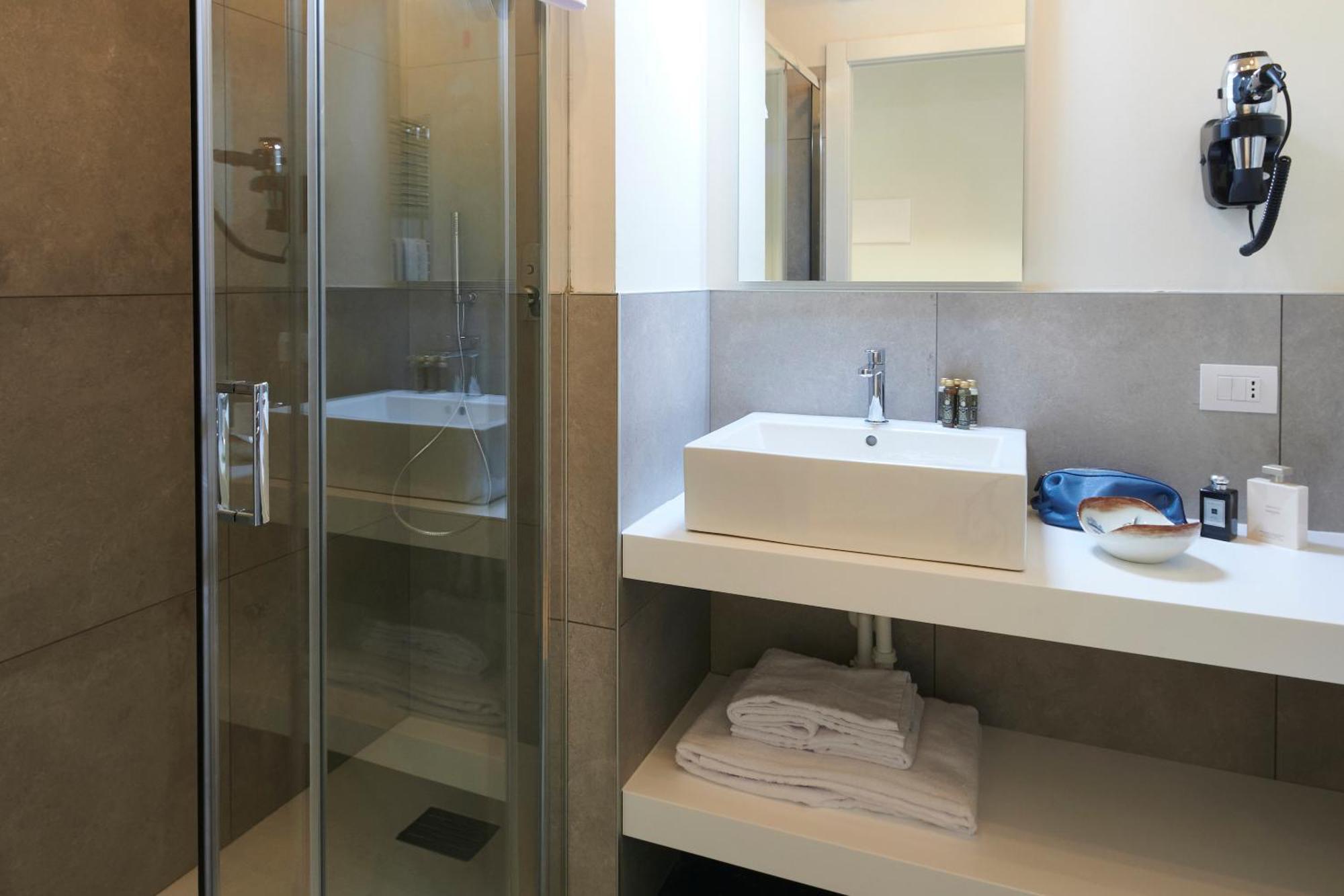 White Ribbon Hotel Милано Екстериор снимка